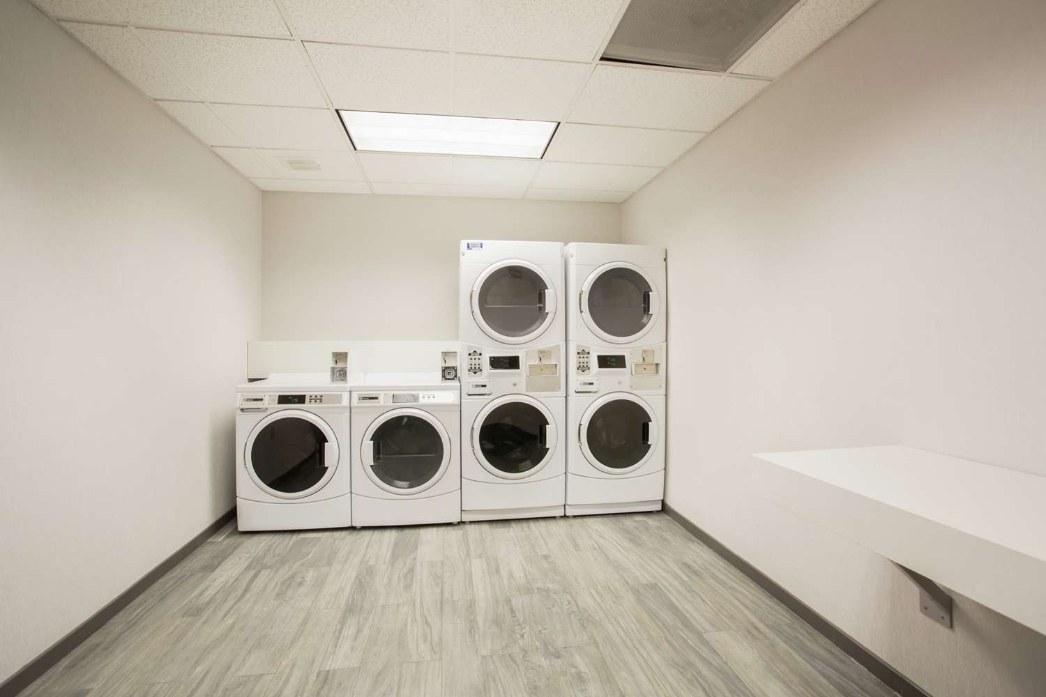 Фото Hampton Inn & Suites Denver-Downtown