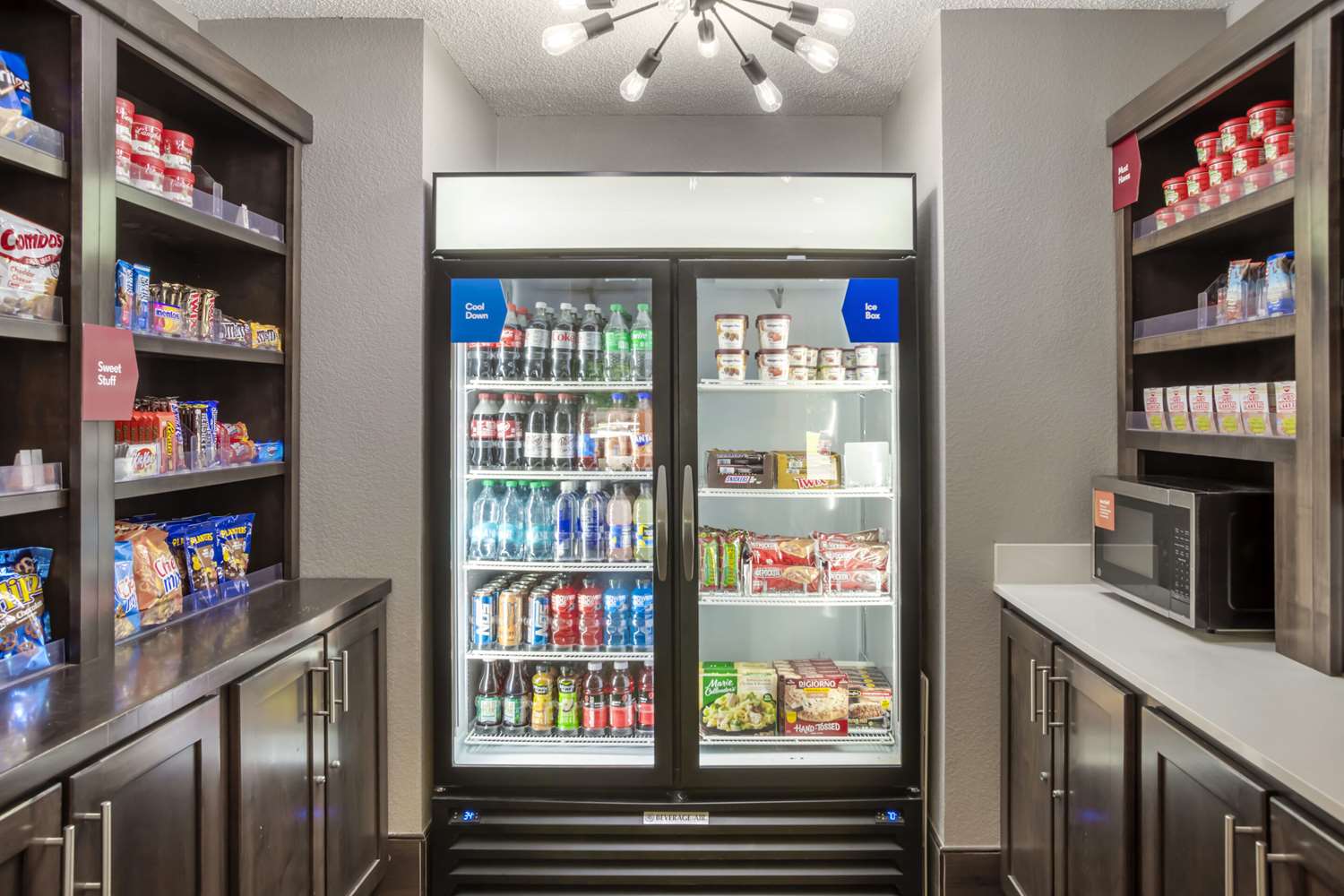 Фото Comfort Suites Airport