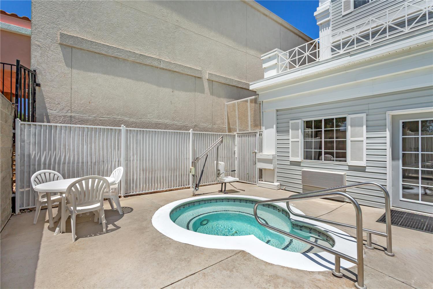 Фото Best Western Luxury Inn