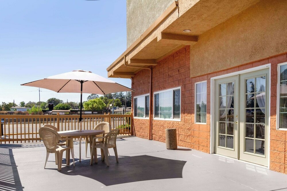 Фото Auburn House Hotel