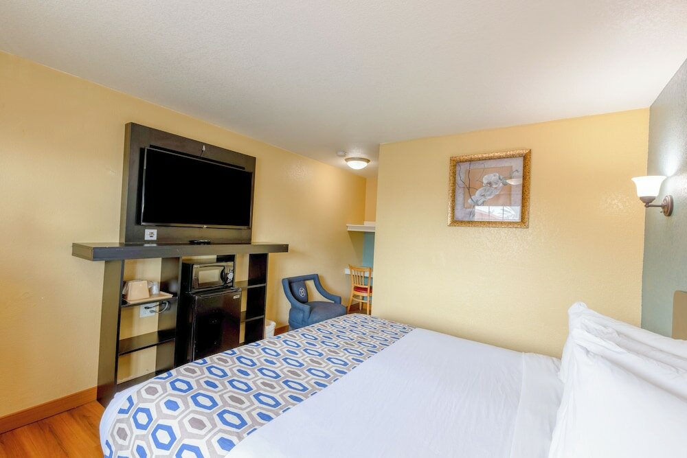 Фото Travelodge by Wyndham Oceanside
