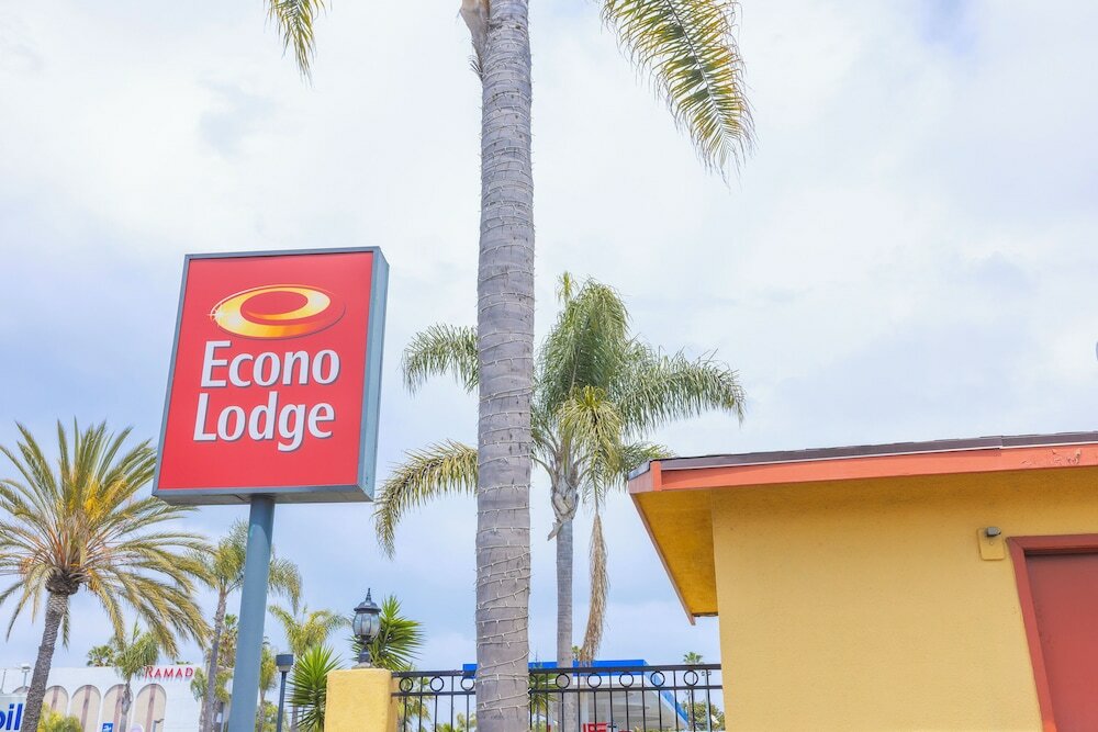 Фото Travelodge by Wyndham Oceanside
