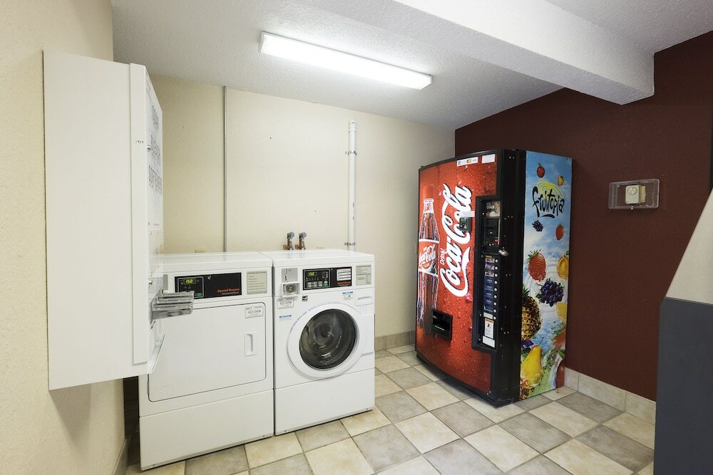 Фото Red Roof Inn Plus+ Wilmington - Newark