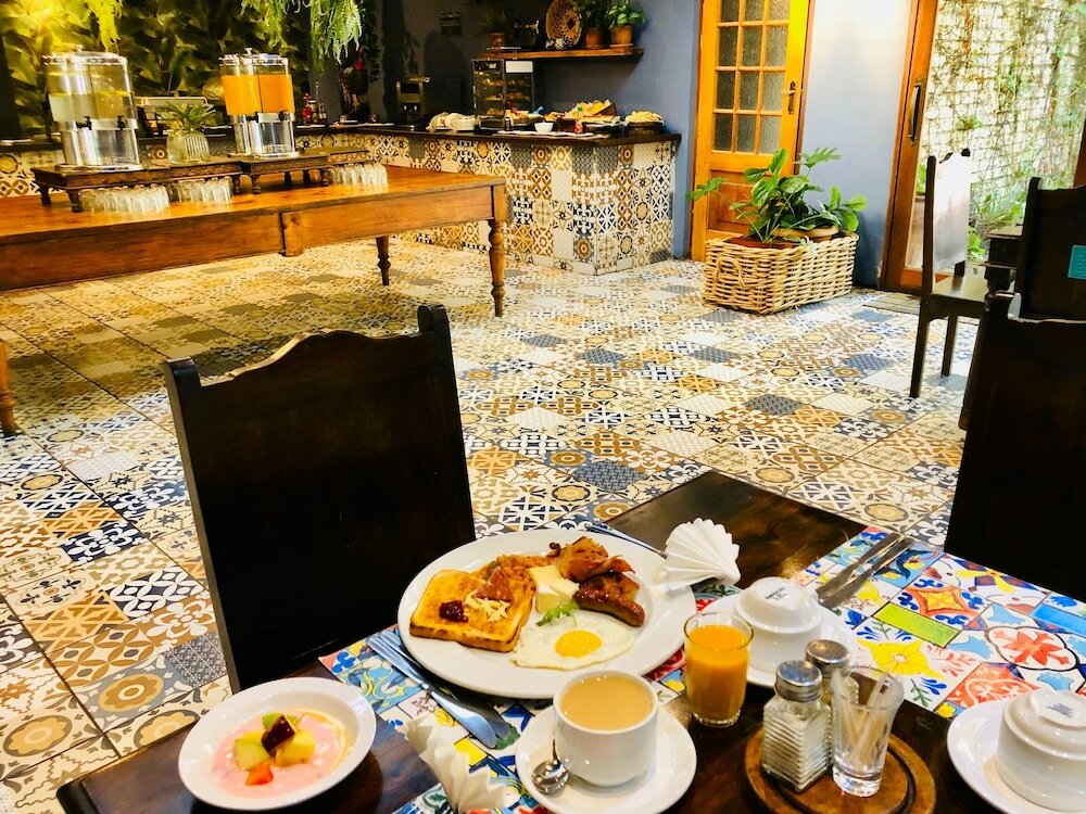 Фото Shangri-La Country Hotel