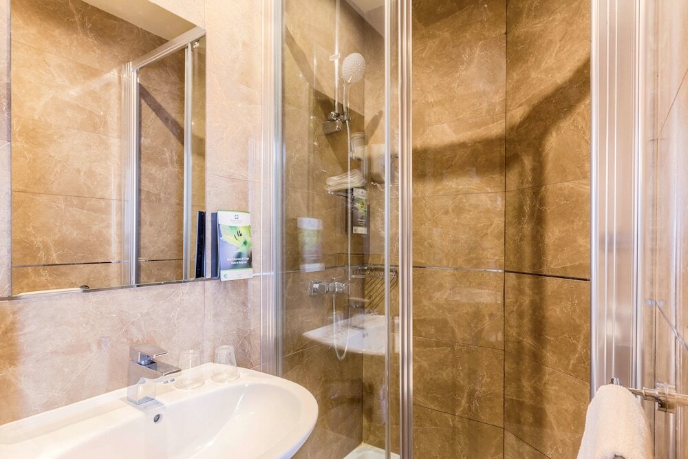 Фото Sure Hotel by Best Western Paris Gare du Nord