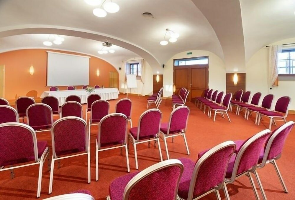 Фото Hotel Chvalska Tvrz