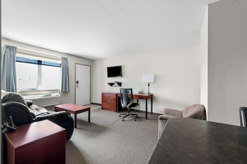 Фото Surestay Plus by Best Western Hardisty