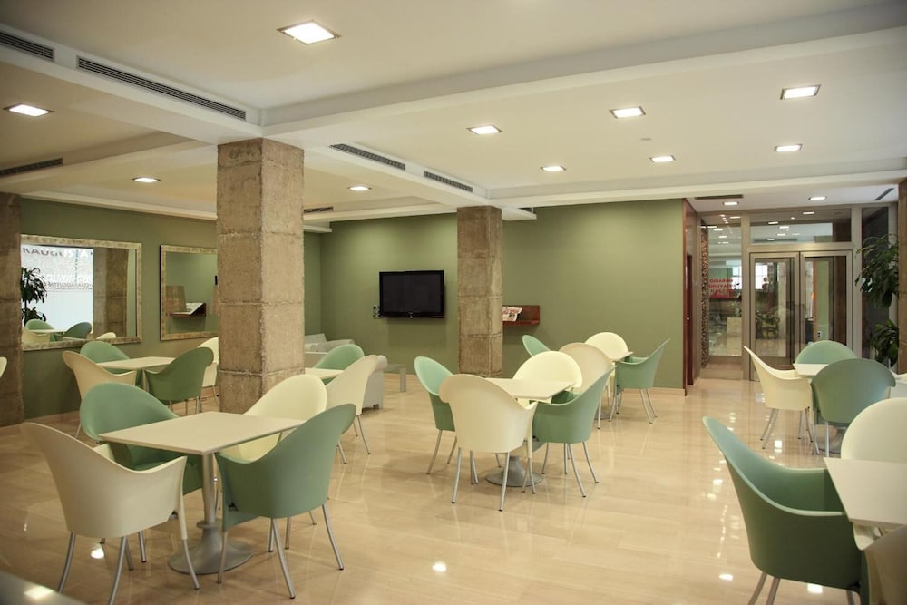 Фото Hotel Cesaraugusta