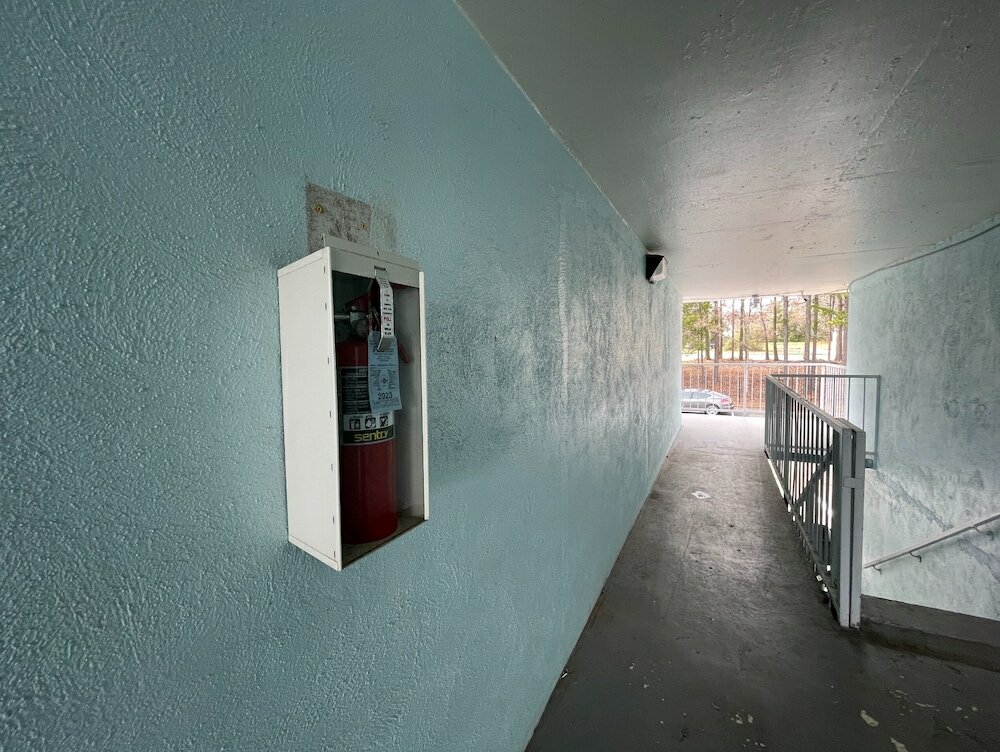 Фото Lamplighter Inn by Oyo Charlotte Airport Area