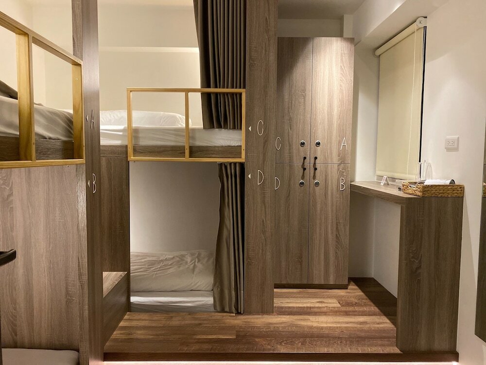 Фото We Come Hostel