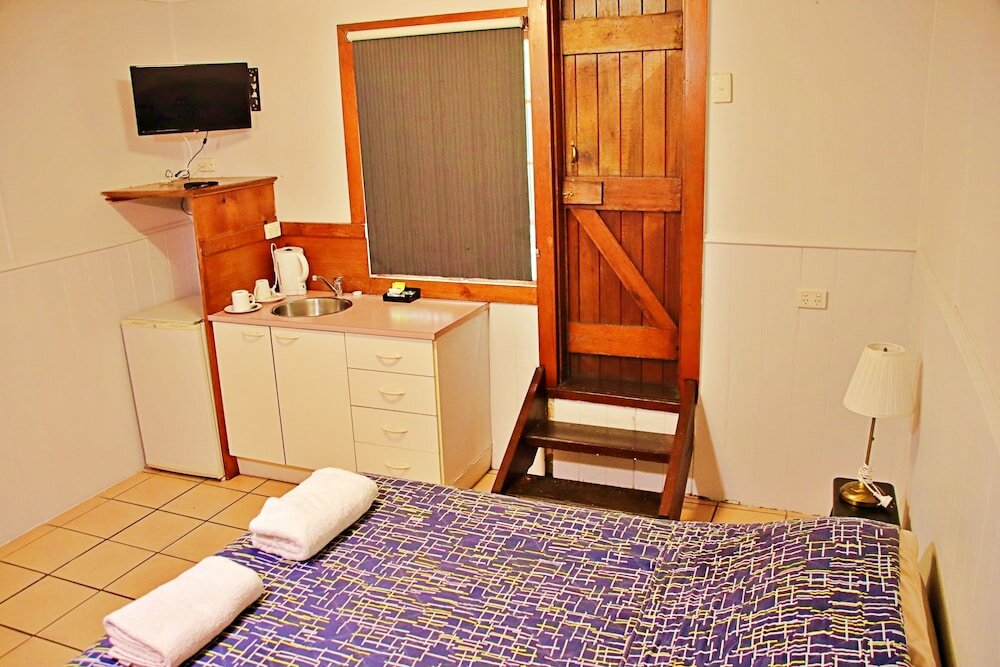 Фото Brisbane Manor Hotel