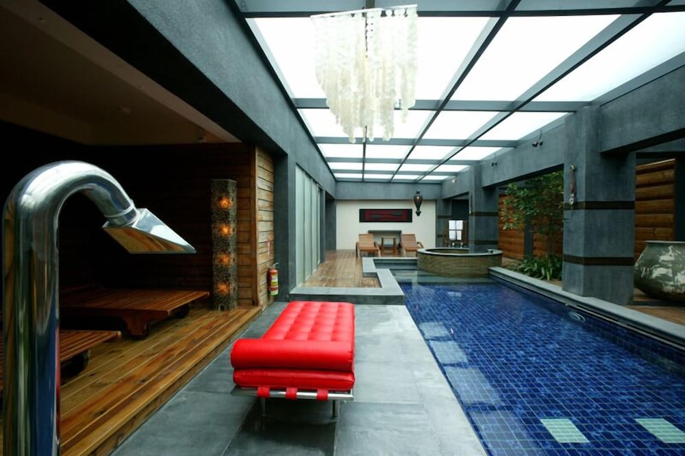 Фото Moonshy Boutique Motel