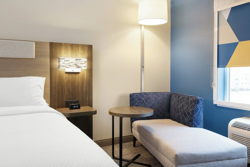 Фото Holiday Inn Express Hotel & Suites Brookhaven, an Ihg Hotel