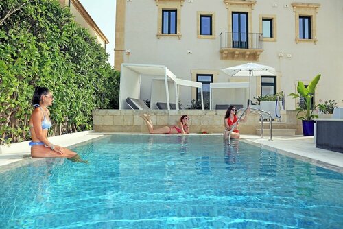 Внешний вид отеля Zafran Boutique Hotel & Restaurant в Сиклях, фото 4