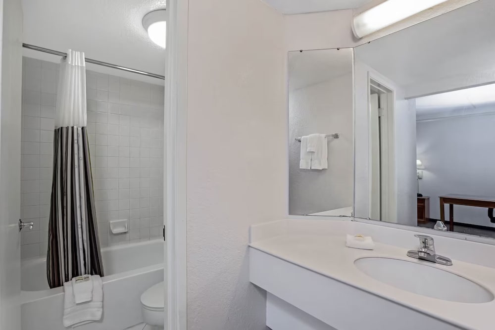 Фото La Quinta Inn by Wyndham Stockton