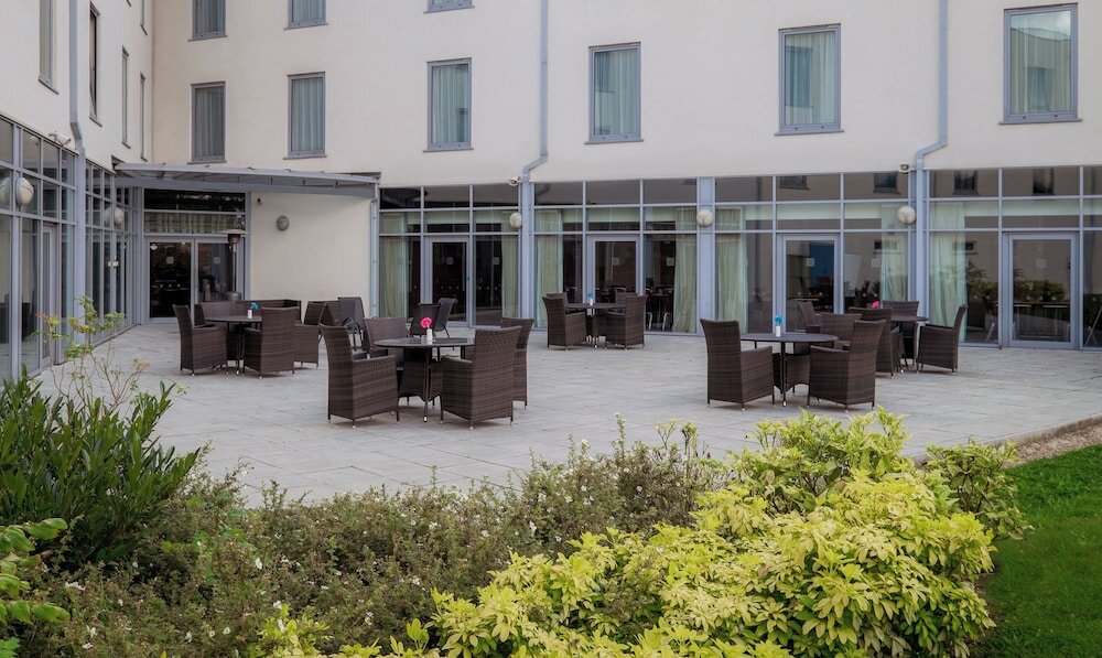 Фото Hilton Garden Inn Luton North