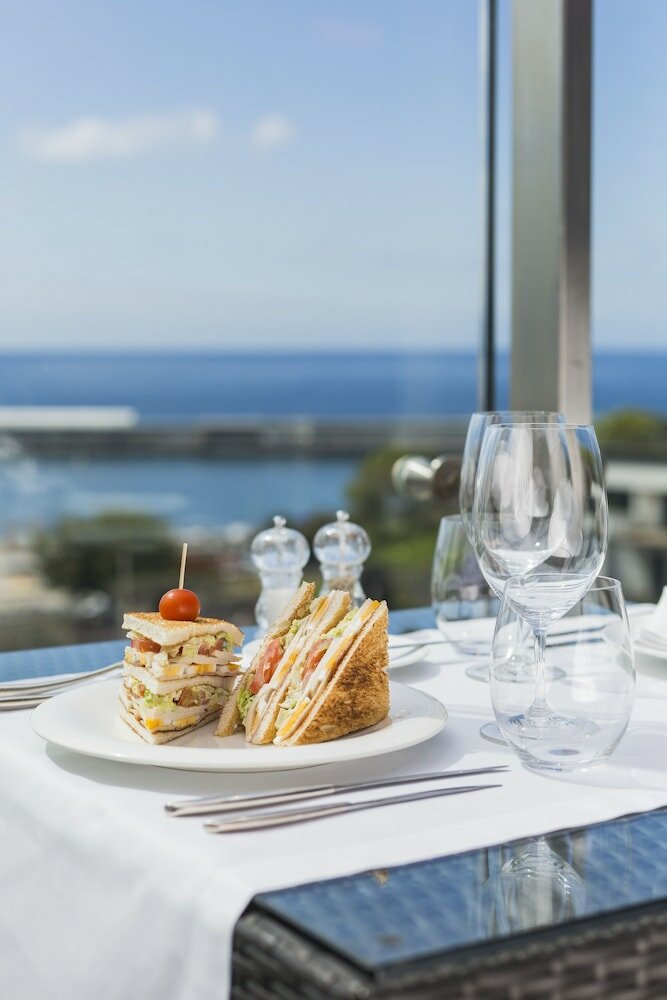 Фото The Vine Hotel