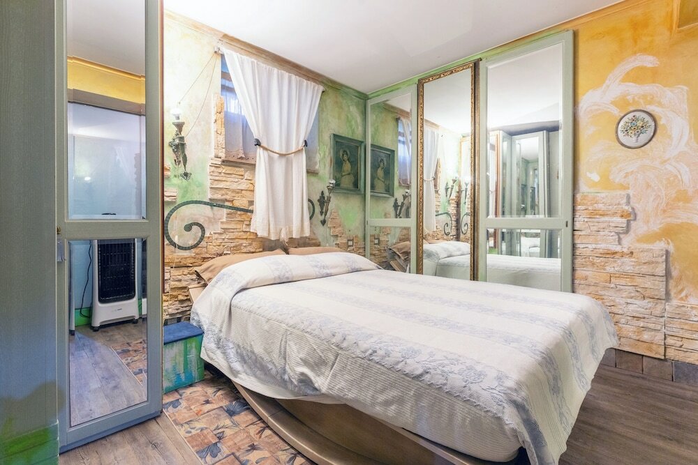 Фото Hospitales del Pellegrino Trastevere