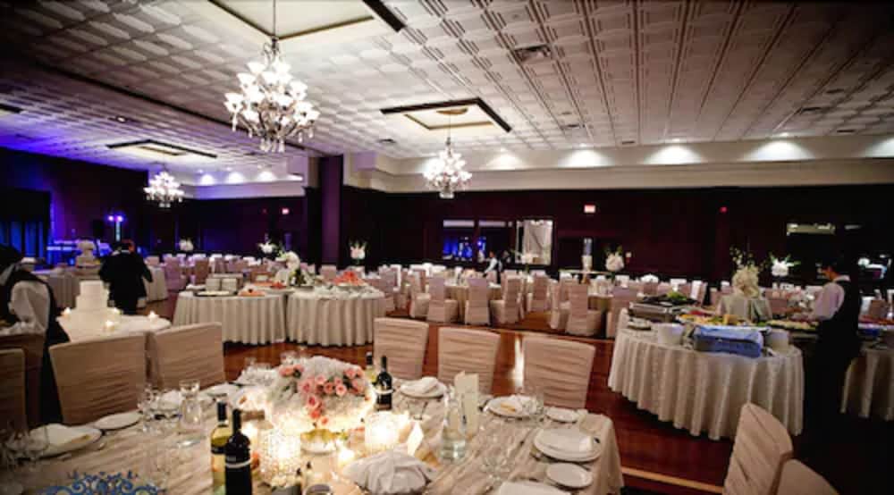 Фото Montecassino Hotel and Event Venue