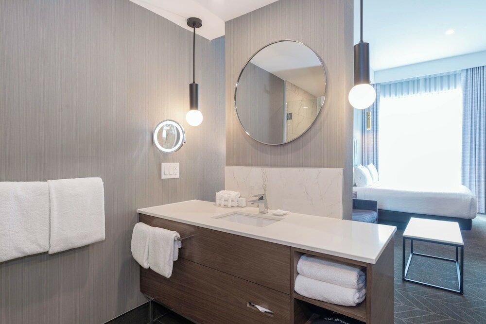 Фото Sandman Signature Sherwood Park Hotel