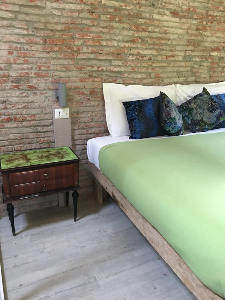 Фото Inside the wall - Santa Maria