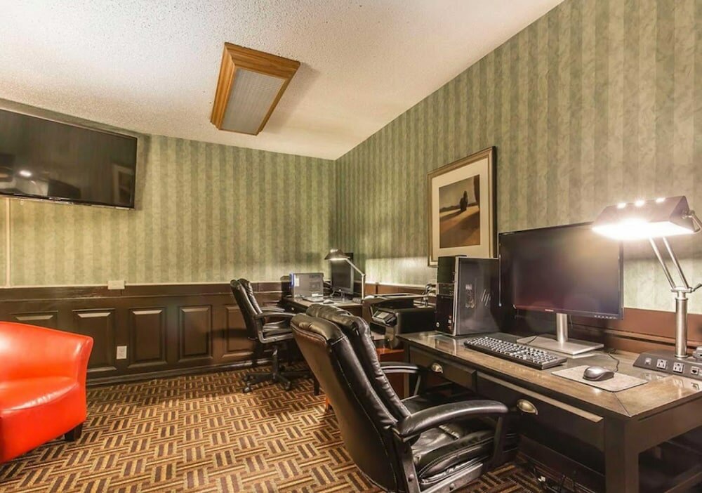 Фото Wyndham Garden Medicine Hat Conference Center