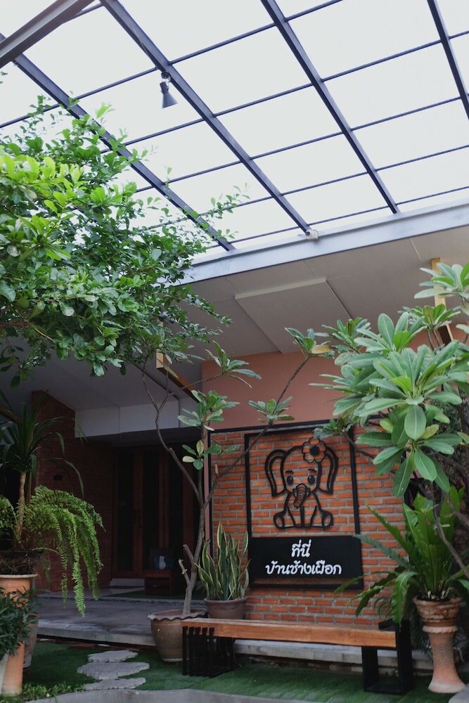 Фото The White Elephant Home