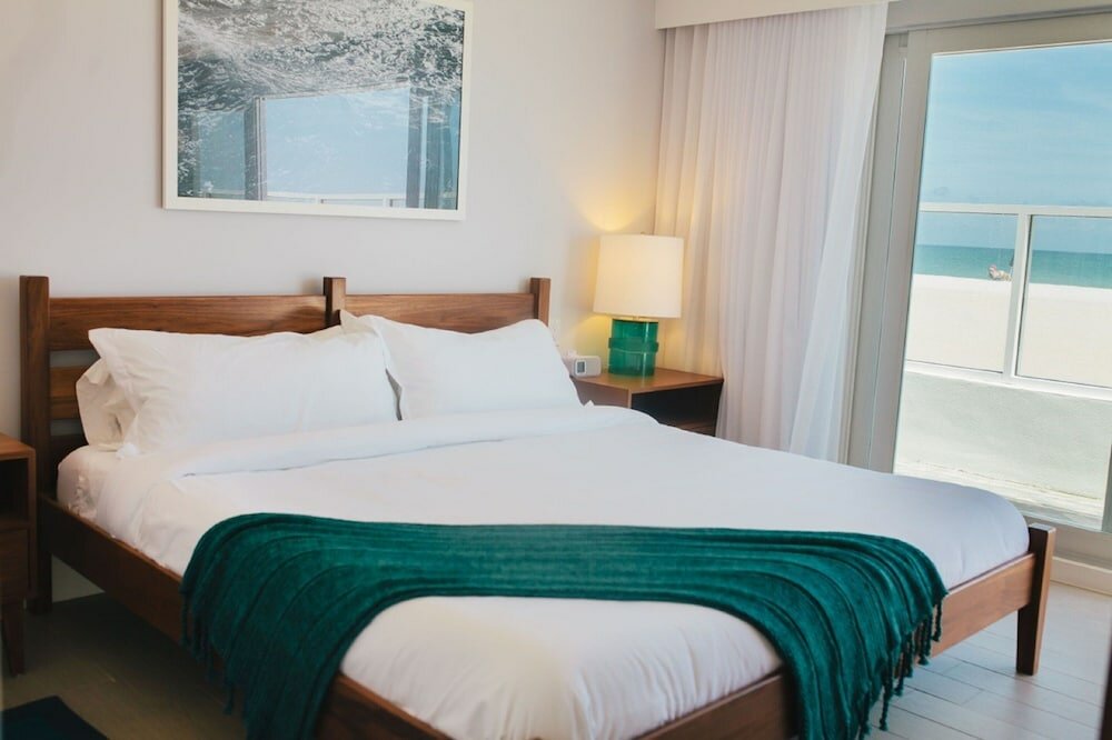 Фото Tides Inn Hotel