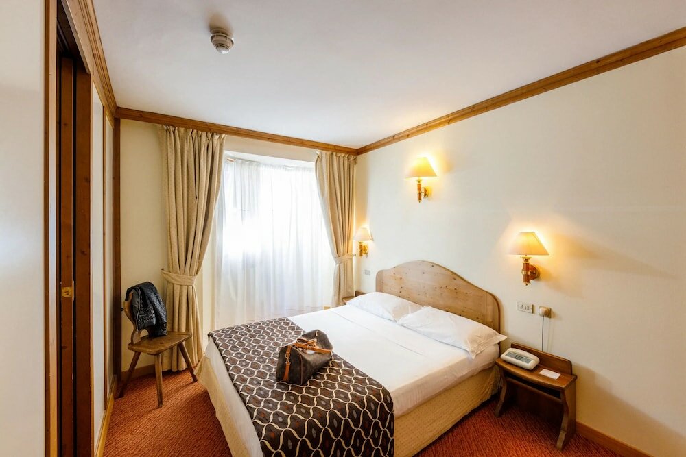 Фото Hotel Alaska Cortina