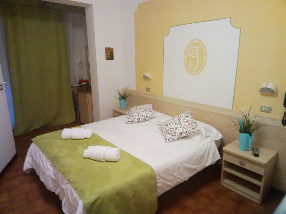 Фото New Hotel Jolie