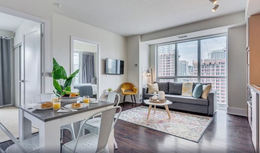 Фото Life Suites Loft - Cn Tower