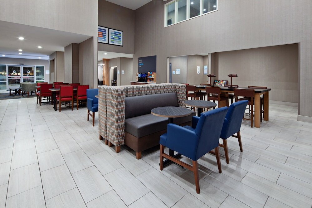 Фото Holiday Inn Express & Suites Tulare, an Ihg Hotel