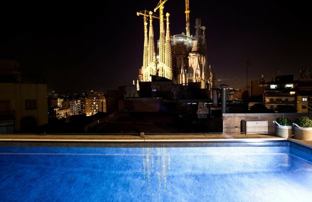 Фото Enjoybcn Gaudi Apartments