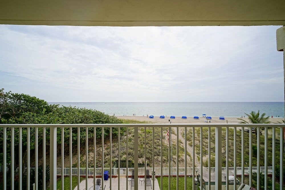 Фото La Costa Beach Club by Capital Vacations