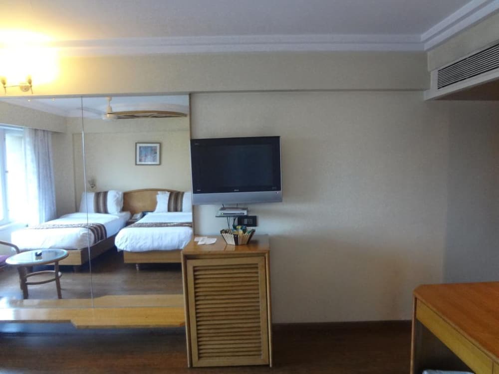 Фото Hotel Midtown Pritam