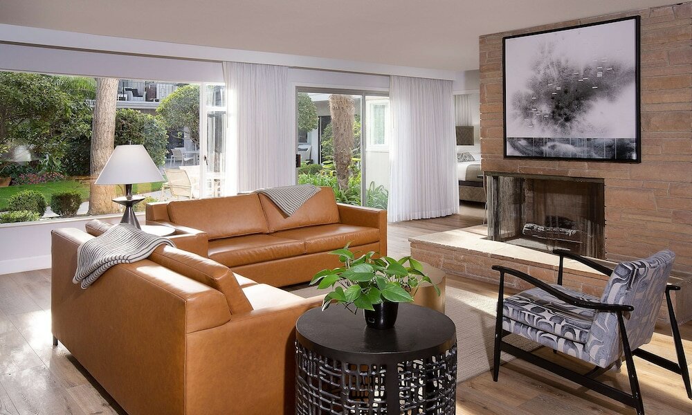 Фото West Beach Inn, a Coast Hotel