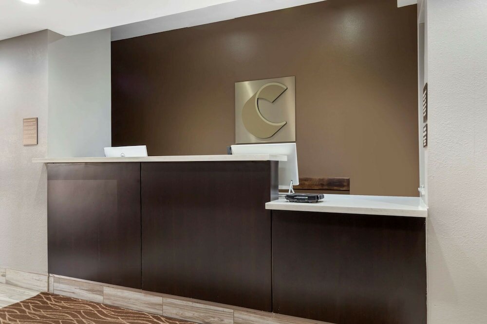 Фото Comfort Inn & Suites Near Medical Center