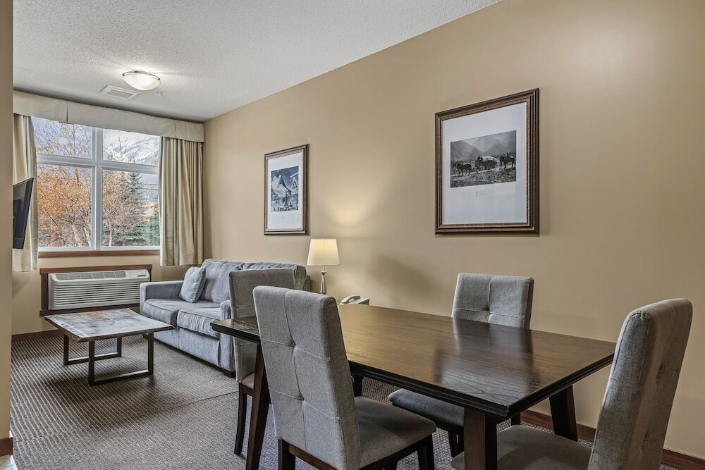 Фото Canmore Rocky Mountain Inn