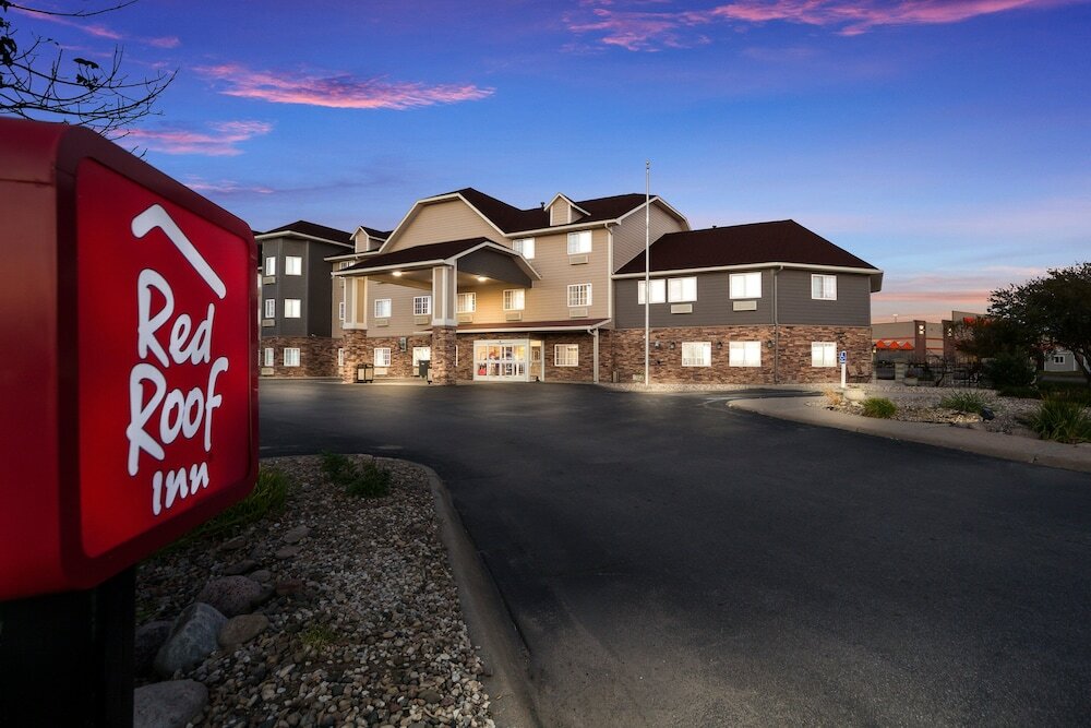 Фото Red Roof Inn & Suites Omaha - Council Bluffs
