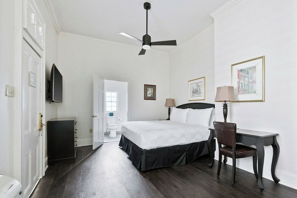 Фото Historic Streetcar Inn