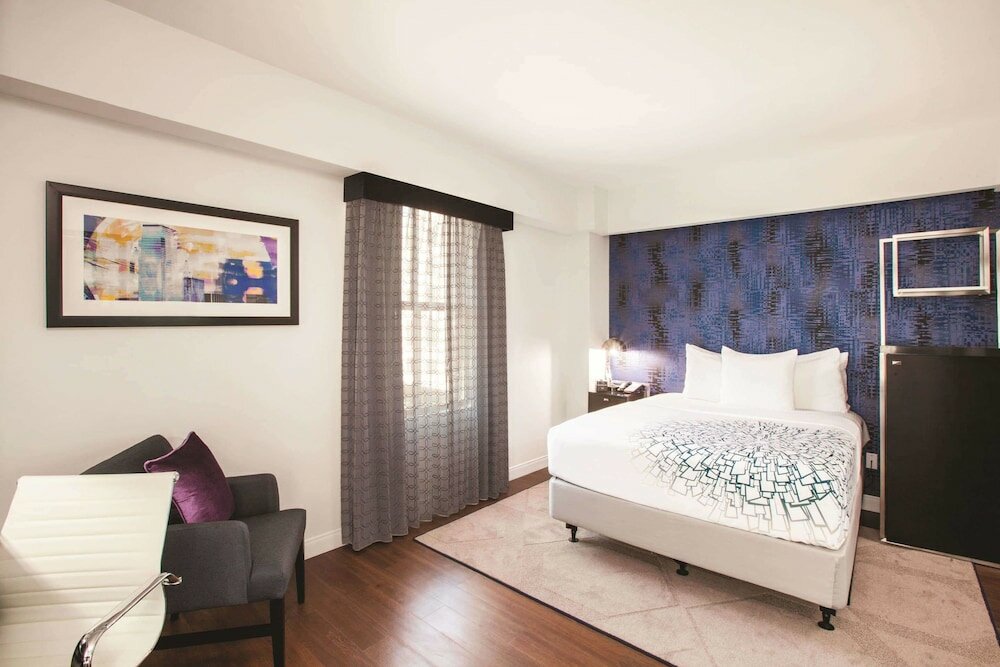 Фото Holiday Inn Express Dallas Downtown, an Ihg Hotel