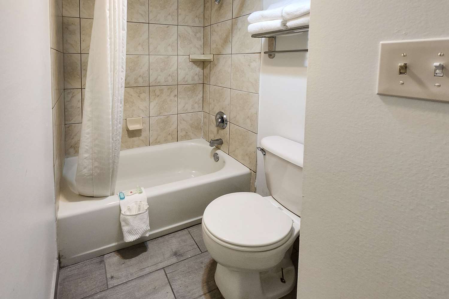 Фото Le Ritz Hotel and Suites