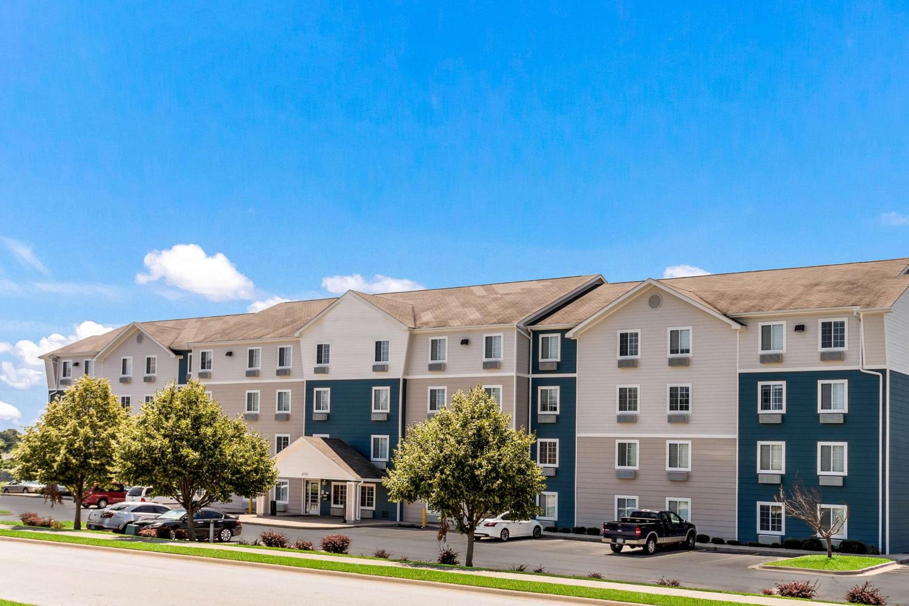 Фото WoodSpring Suites Bentonville
