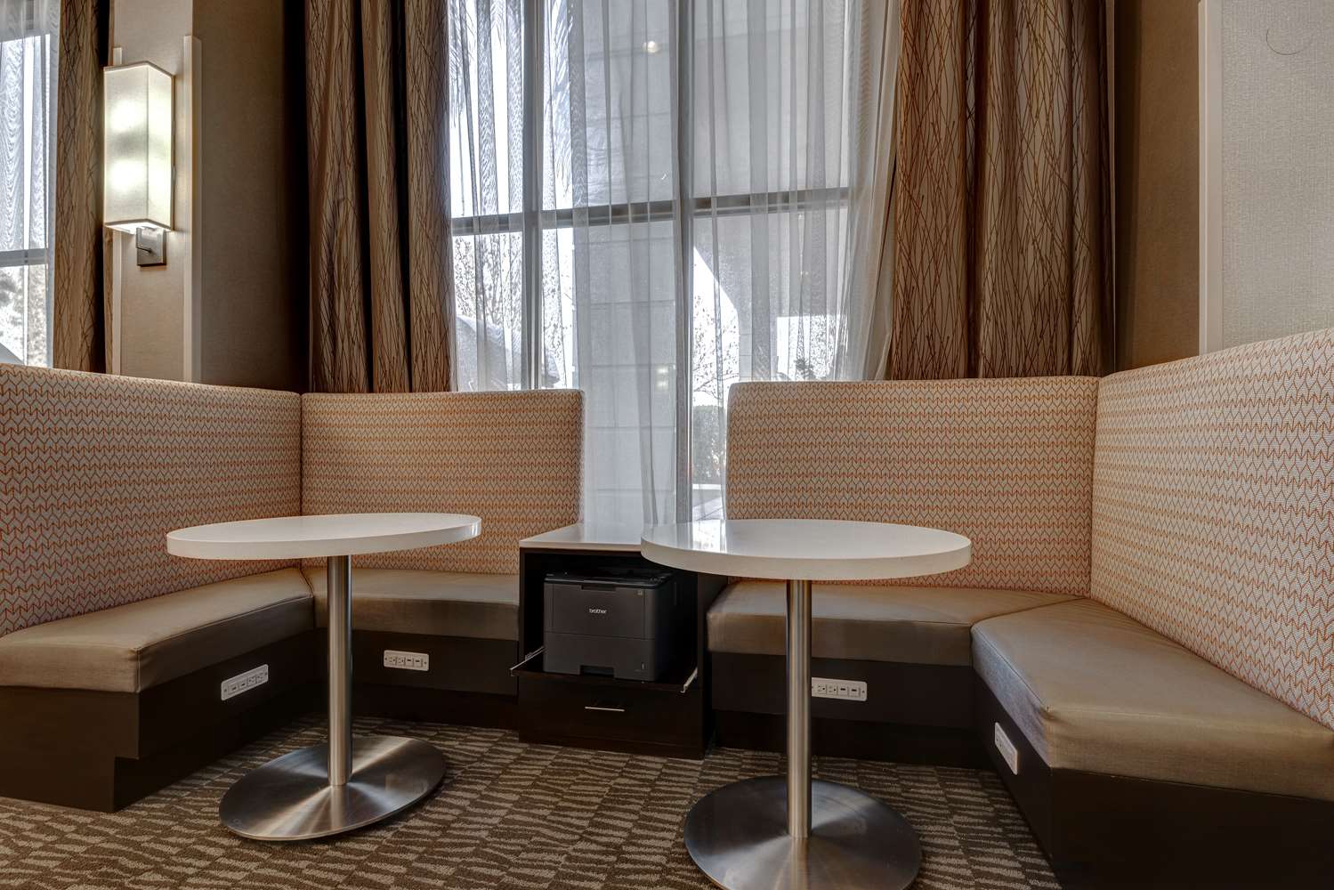 Фото Hampton Inn & Suites Tulare