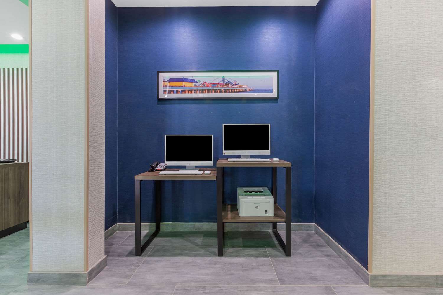 Фото La Quinta Inn & Suites by Wyndham Galveston