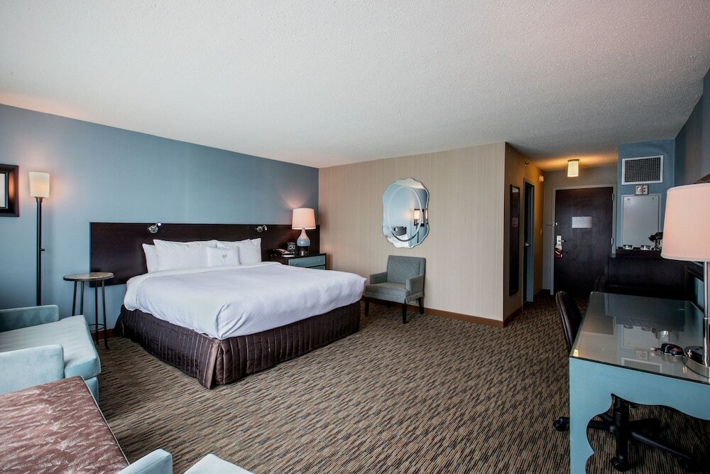 Фото Crowne Plaza Lombard Downers Grove, an Ihg Hotel