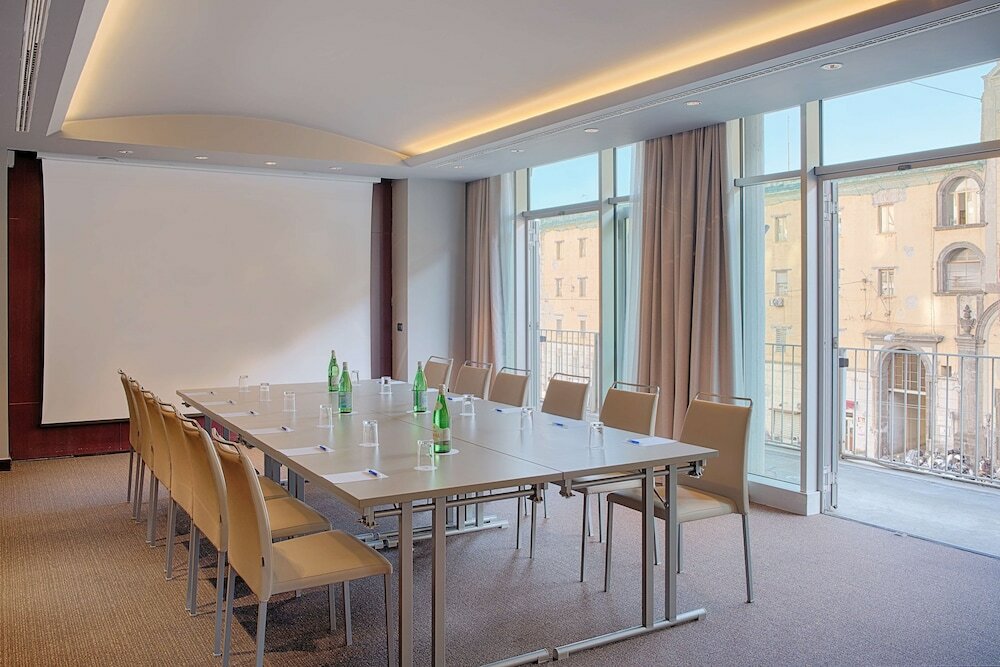 Фото Nh Napoli Panorama