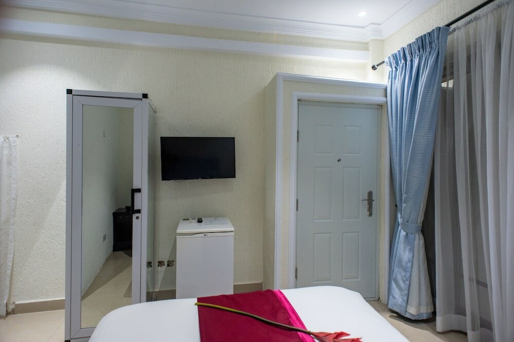 Фото The Ritzz Exclusive Guest House