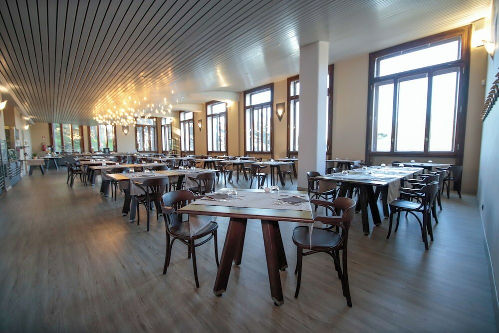 Фото Pràcatinat Hotel & Restaurant