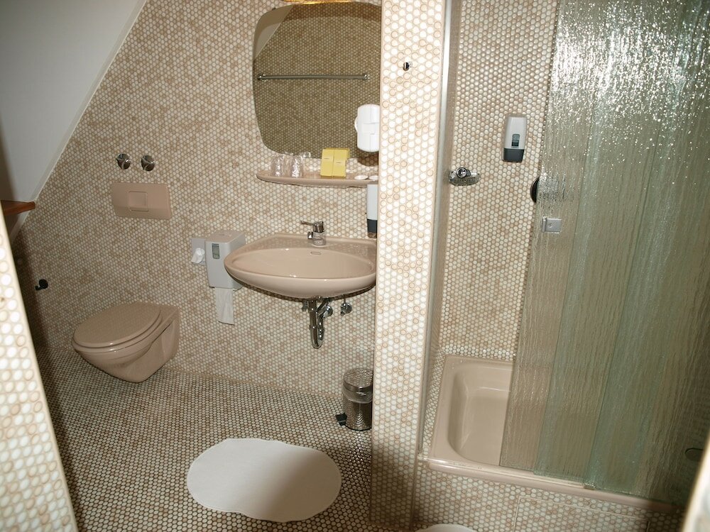 Фото Hotel-Restaurant Kastanienhof Lauingen